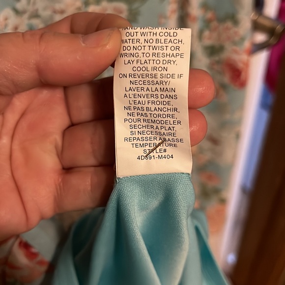 Flowered dress with belt - Picture 7 of 7